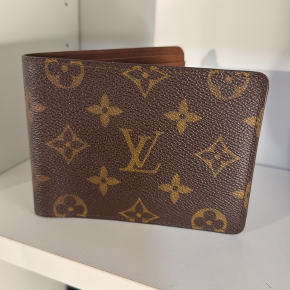 Lv Monog man’s wallet this is a slime fit edition in great condition - Picture 7 of 7